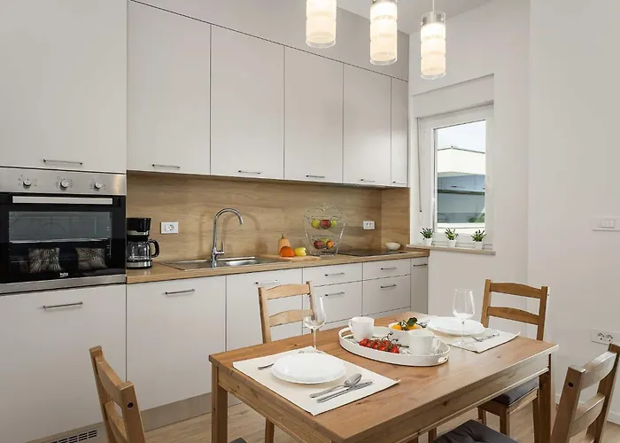 Lana Luxe Πούλα