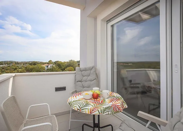 Lana Luxe Apartment *